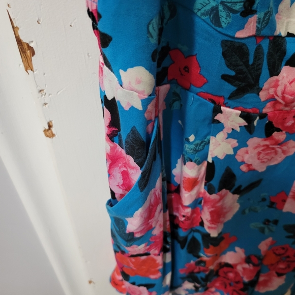 TORRID | NWT Floral Blue Romper 00 - Picture 4 of 7